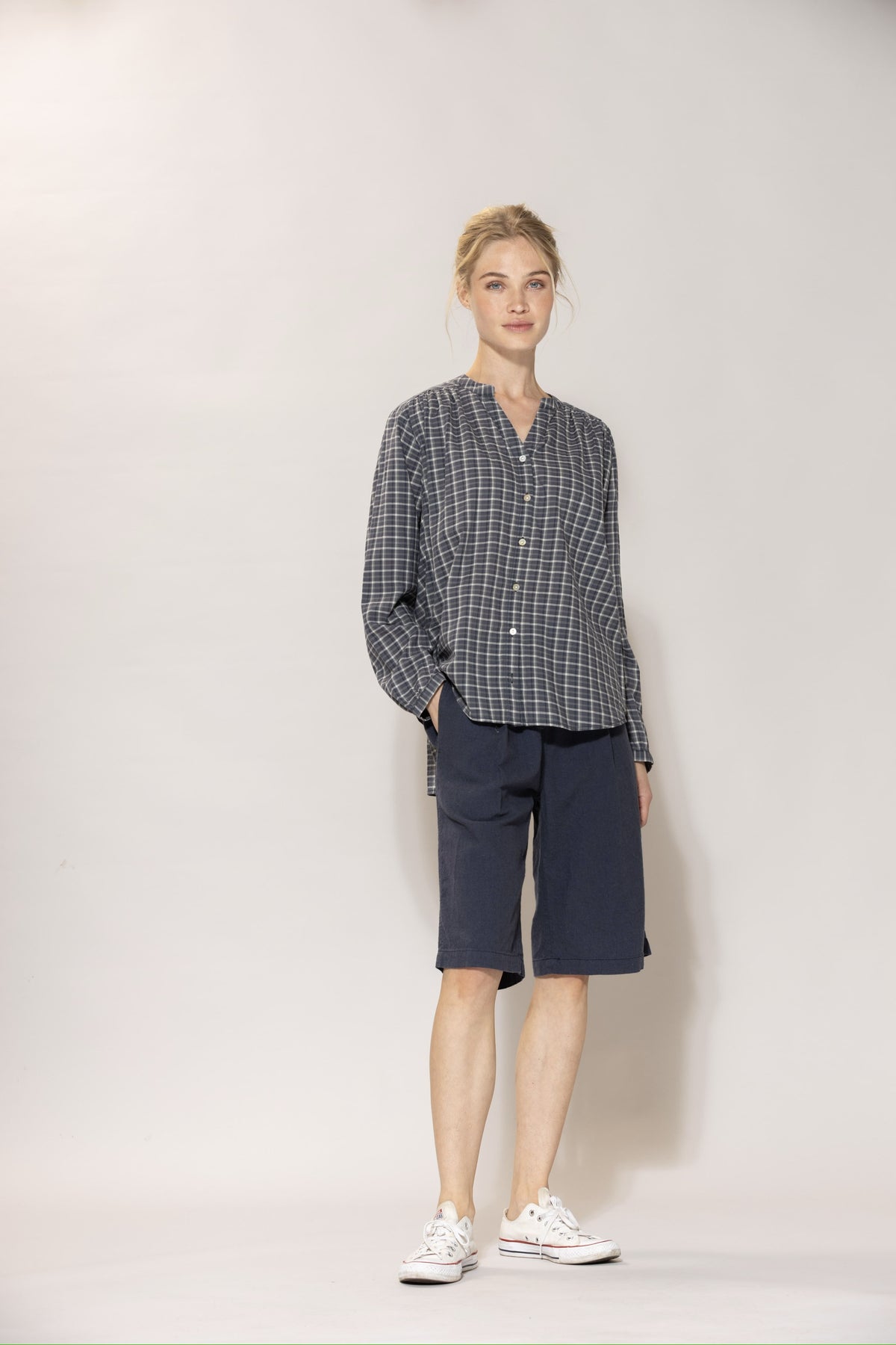 Lisamarie linen Bermudas - Dusty Navy